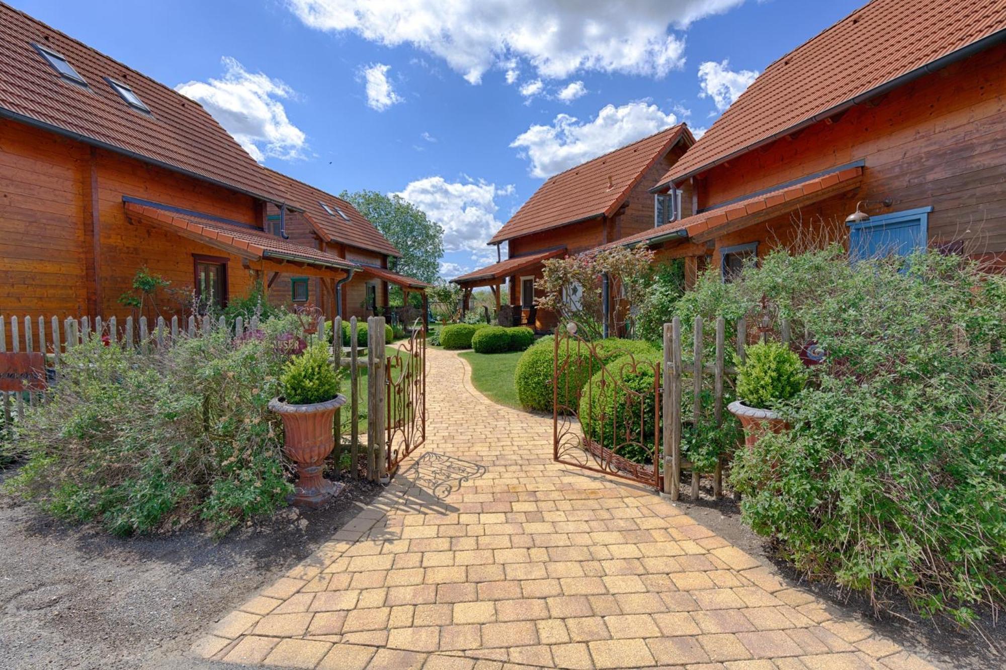 Ferienhaeuser Aura Sankt Andra am Zicksee Exterior photo